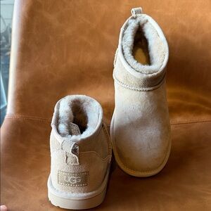BRAND NEW UGG ultra minis. Sand color. Women's size 6. Never worn.
